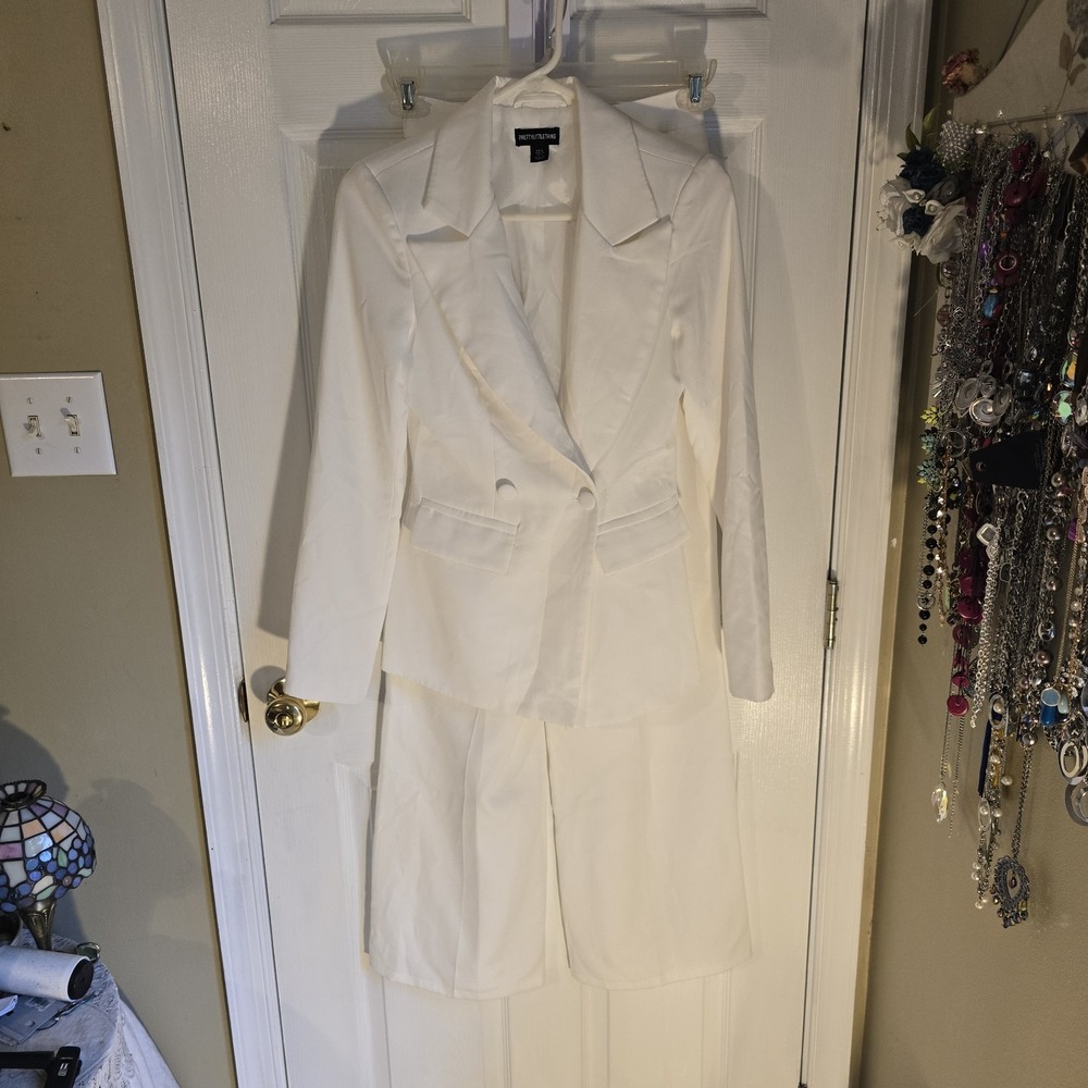 PrettyLittleThing White Double Breasted Blazer & Wide Leg Pants Suit Set Size 2